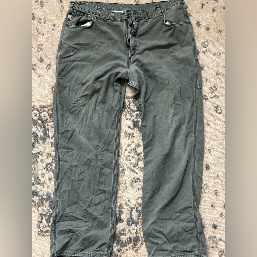 Green Carhartt Cargo Pants with Relaxed Fit and Versatile Style